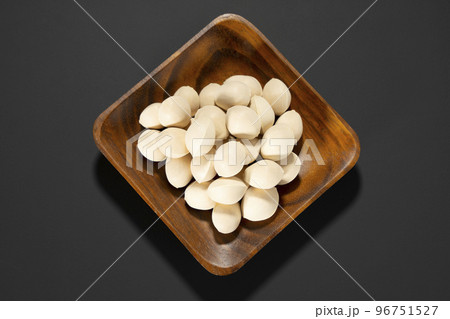 生のぎんなん　イチョウの種　秋の味覚　おいしい 96751527