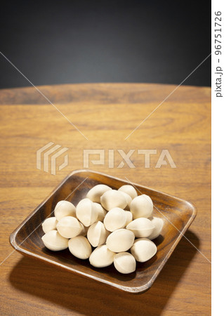 生のぎんなん　イチョウの種　秋の味覚　おいしい 96751726