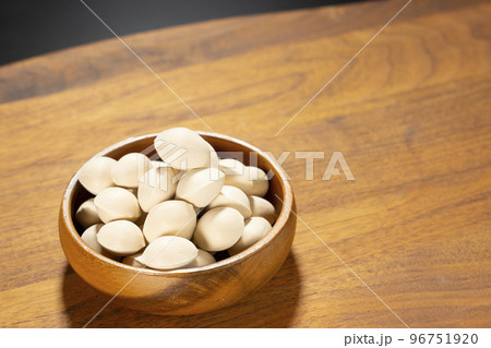 生のぎんなん イチョウの種 秋の味覚 おいしい 生のぎんなん イチョウの種 秋の味覚 おいしい 96751920