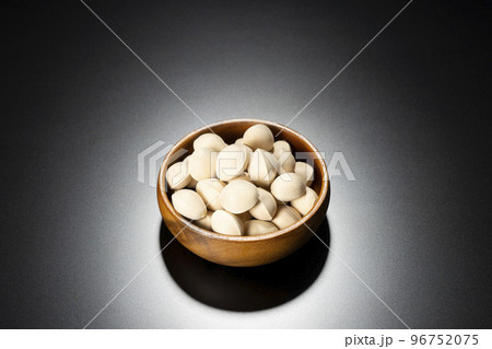 生のぎんなん イチョウの種 秋の味覚 おいしい 生のぎんなん イチョウの種 秋の味覚 おいしい 96752075