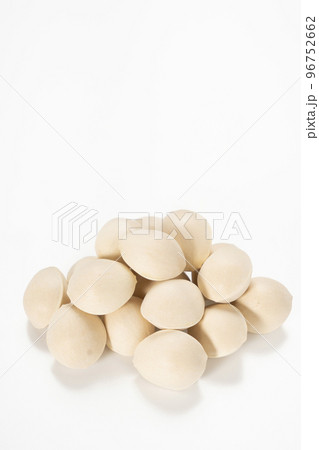 生のぎんなん イチョウの種 秋の味覚 おいしい 生のぎんなん イチョウの種 秋の味覚 おいしい 96752662