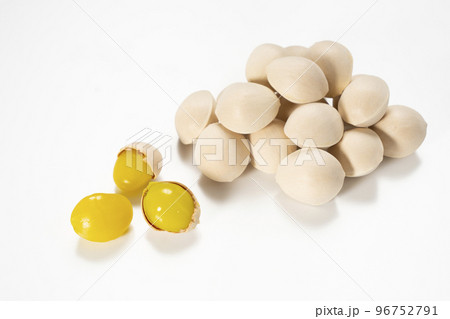 生のぎんなん　イチョウの種　秋の味覚　おいしい 96752791