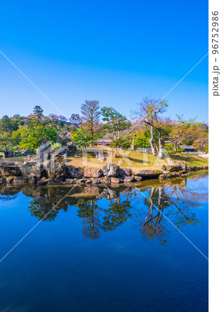 彦根城の日本庭園 玄宮園 96752986