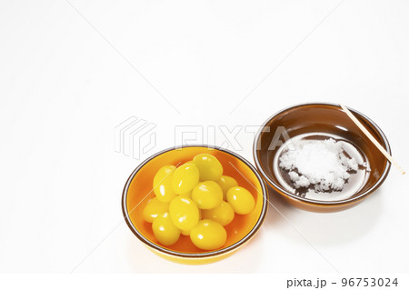 調理済みのぎんなん　沖縄塩　イチョウの種　秋の味覚　うまい　おつまみ 96753024