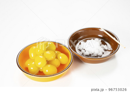 調理済みのぎんなん　沖縄塩　イチョウの種　秋の味覚　うまい　おつまみ 96753026