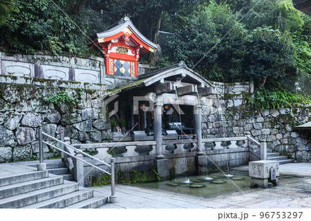 京都・東山区 清水寺 音羽の滝 96753297