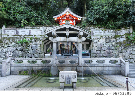 京都・東山区 清水寺 音羽の滝 96753299