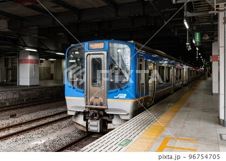 仙台駅の仙台始発で待機する電車3番線仙台空港アクセス線 仙台駅の仙台始発で待機する電車3番線仙台空港アクセス線 96754705