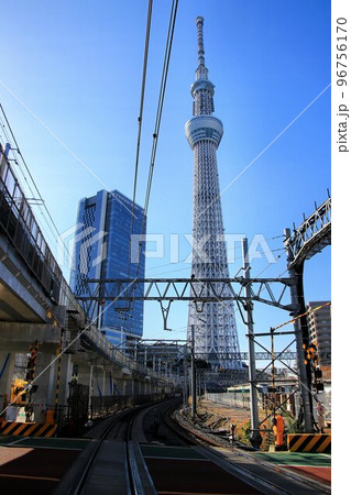 踏切の在る風景もあと僅か… タワー麓の下町の『開かずの踏切』 踏切の在る風景もあと僅か… タワー麓の下町の『開かずの踏切』 96756170