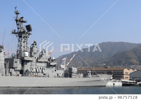 呉港の海上から見た護衛艦しまかぜ2022.11.12撮影 96757528