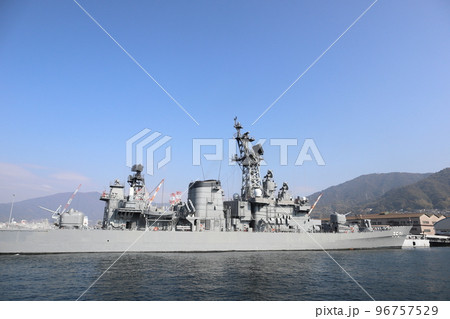 呉港の海上から見た護衛艦しまかぜ2022.11.12撮影 96757529