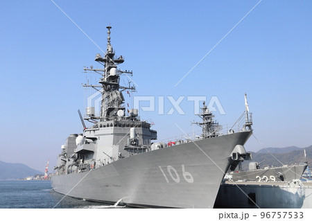 呉港の海上から見た護衛艦さみだれ　2022.11.12撮影 96757533