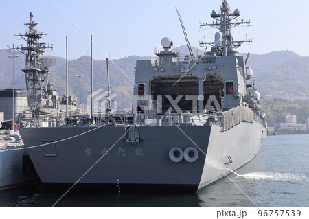 呉港の海上から見た護衛艦さみだれ　2022.11.12撮影 96757539