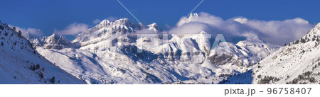 Candanchu Ski Resort, Huesca, Spain 96758407