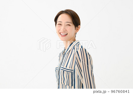 笑顔の女性ポートレート クールビューティー 笑顔の女性ポートレート クールビューティー 96760841