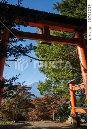 【山梨県】　富士山　新倉山浅間神社 96761238