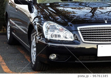 自動車イメージ　日産4代目シーマのフロントマスク 96761385