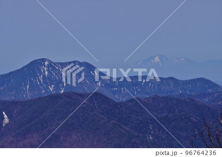 冬季男体山からの皇海山と浅間山 冬季男体山からの皇海山と浅間山 96764236