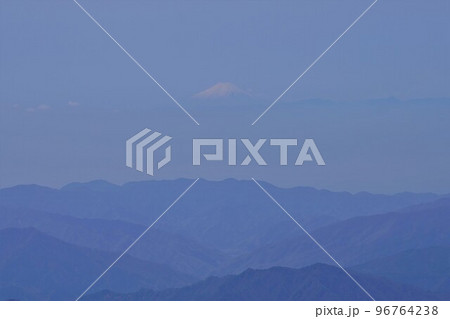 冬季男体山からの富士山 96764238