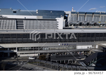 日中の京都駅・八条口(新幹線口) 日中の京都駅・八条口(新幹線口) 96764457