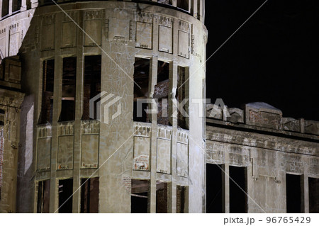 広島観光　広島旅行　夜の原爆ドーム 96765429