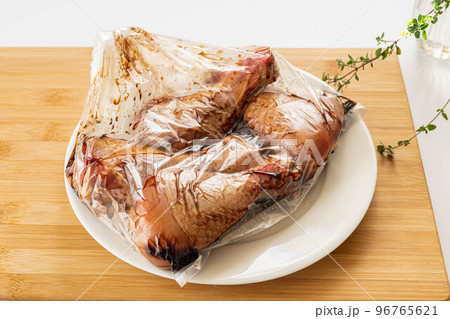 ポリ袋で味付け　チキンドラムスティック 96765621