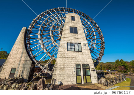 《岐阜県》恵那市 道の駅おばあちゃん市・山岡の日本一大きな木製水車 《岐阜県》恵那市 道の駅おばあちゃん市・山岡の日本一大きな木製水車 96766117