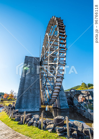 《岐阜県》恵那市 道の駅おばあちゃん市・山岡の日本一大きな木製水車 《岐阜県》恵那市 道の駅おばあちゃん市・山岡の日本一大きな木製水車 96766118