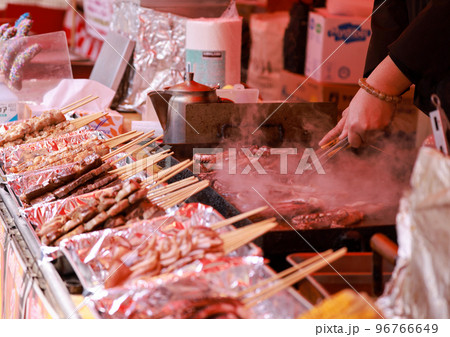 広島観光　広島旅行　宮島厳島神社　屋台 96766649