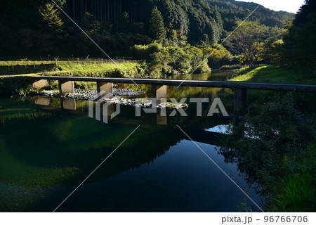 ふるさとの風景 四万十川上流高樋(たかひ)の沈下橋 ふるさとの風景 四万十川上流高樋(たかひ)の沈下橋 96766706