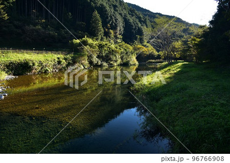 ふるさとの風景 四万十川上流のおだやかな清流 ふるさとの風景 四万十川上流のおだやかな清流 96766908