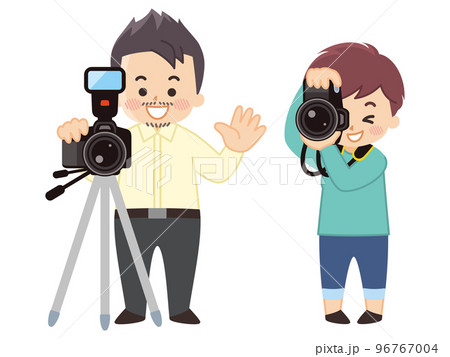 フォトグラファーの男女　カメラマン　写真家 96767004