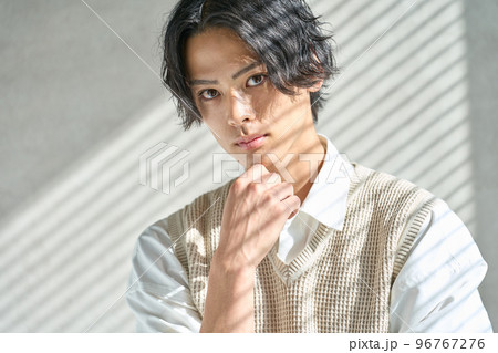 若い男性のポートレート 若い男性のポートレート 96767276
