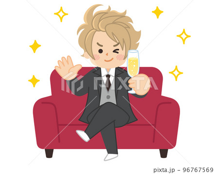 ソファーに座ってシャンパンを持つホストの男性 96767569