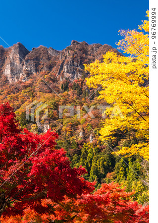 《群馬県》秋の妙義山・紅葉シーズン 《群馬県》秋の妙義山・紅葉シーズン 96769994