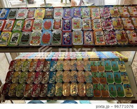 ヨーロッパ ポルトガルのデザイン缶詰め ヨーロッパ ポルトガルのデザイン缶詰め 96771076