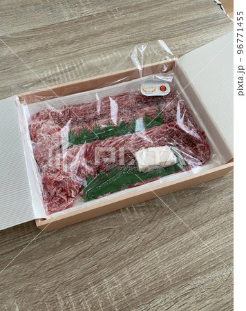 近江牛を解凍中 96771455