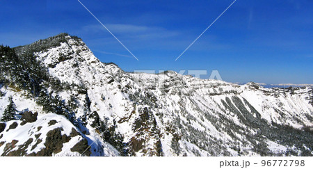 冠雪した黒斑山と浅間外輪山 96772798