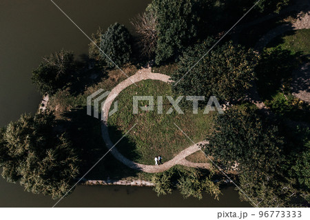 Top view of a couple of people, a couple in love walking in the park. Top view of a couple of people, a couple in love walking in the park. 96773333