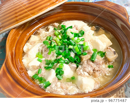 上海家庭料理・家常肉糜豆腐煲（ひき肉と豆腐の土鍋煮） 96775487