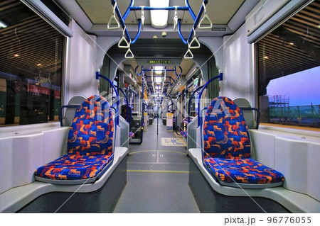 広島電鉄　車内ナンバープレート 広島電鉄】5000形の車内の写真素材 [96776055] - PIXTA