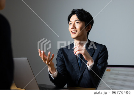 商談　打ち合わせイメージ　ビジネス　　 96776406