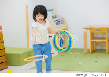 保育　運動　習い事　幼児　 96776471