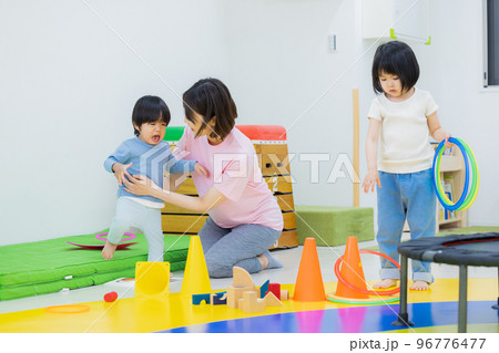 保育　運動　習い事　幼児　 96776477