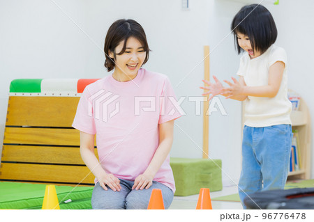 保育　運動　習い事　幼児　 96776478