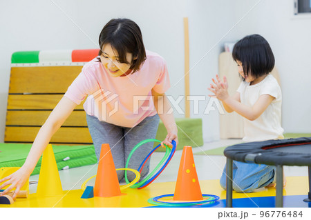 保育　運動　習い事　幼児　 96776484