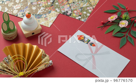 日本のお正月イメージ|お年玉・鏡餅・門松・水引 日本のお正月イメージ|お年玉・鏡餅・門松・水引 96776570