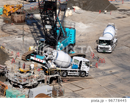 大型建築物の基礎工事 96778445