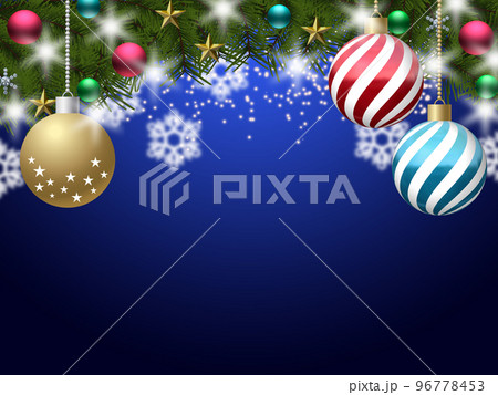 クリスマスの背景イラスト素材　キラキラとモミの木の枝（3_1）　オーナメント有　ブルー背景　ヨコ 96778453