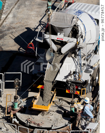 大型建築物の基礎工事 大型建築物の基礎工事 96778457